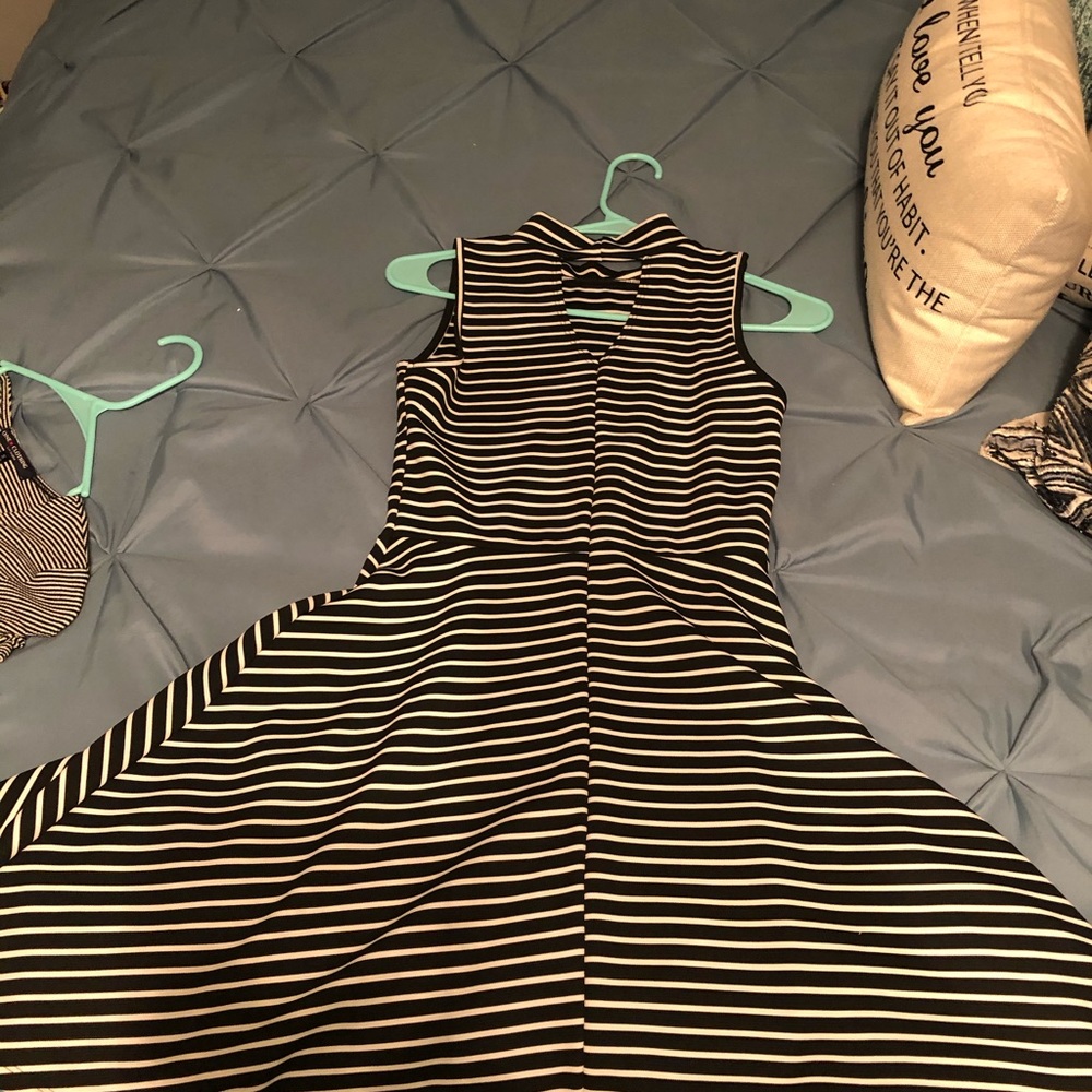 Striped black and white dress - Picture 3 of 3